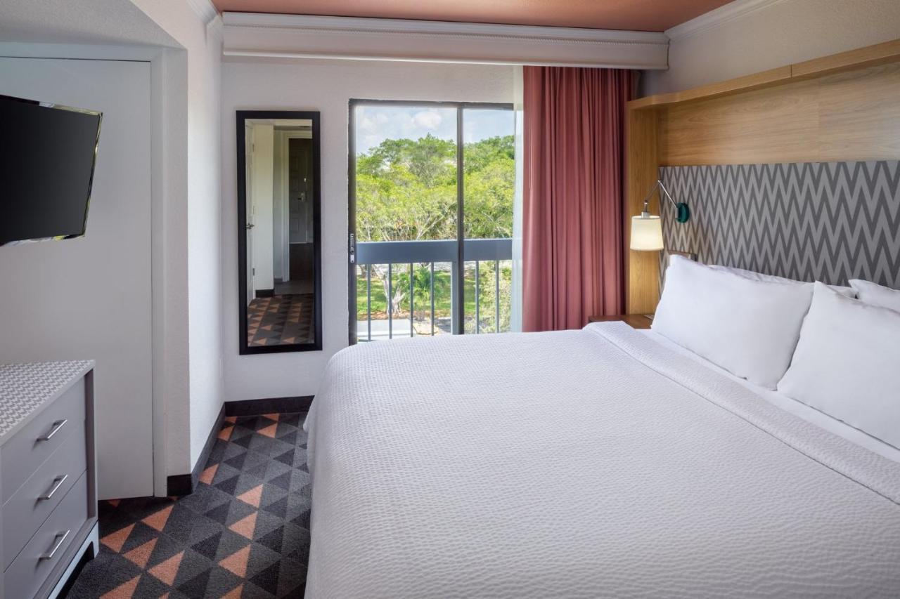 Holiday Inn & Suites Boca Raton - North Экстерьер фото