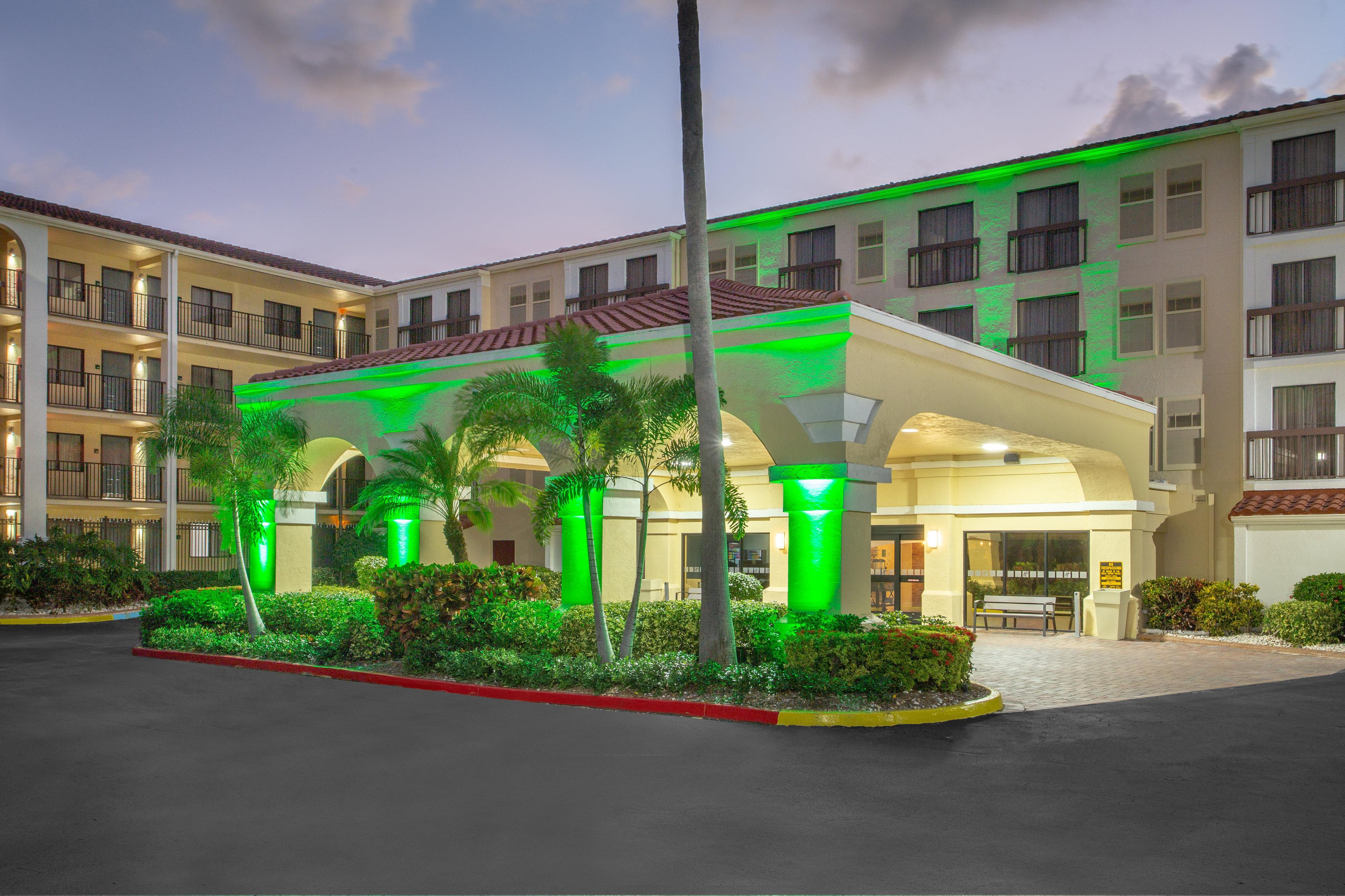 Holiday Inn & Suites Boca Raton - North Экстерьер фото