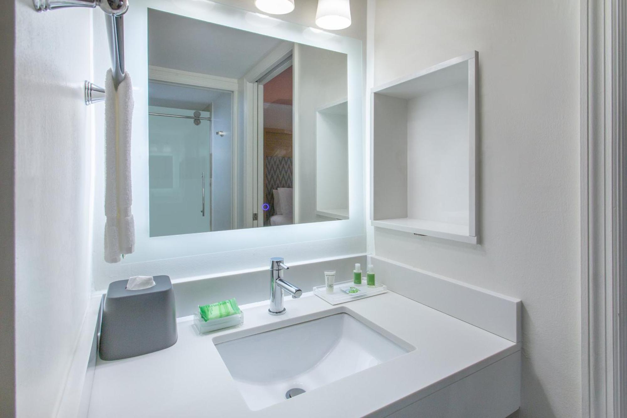 Holiday Inn & Suites Boca Raton - North Экстерьер фото