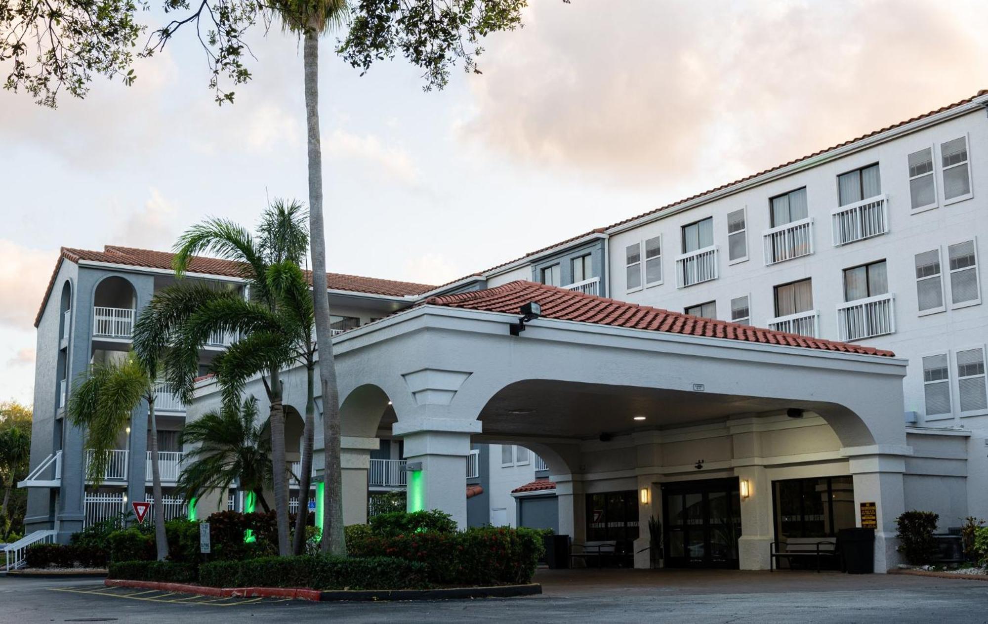 Holiday Inn & Suites Boca Raton - North Экстерьер фото