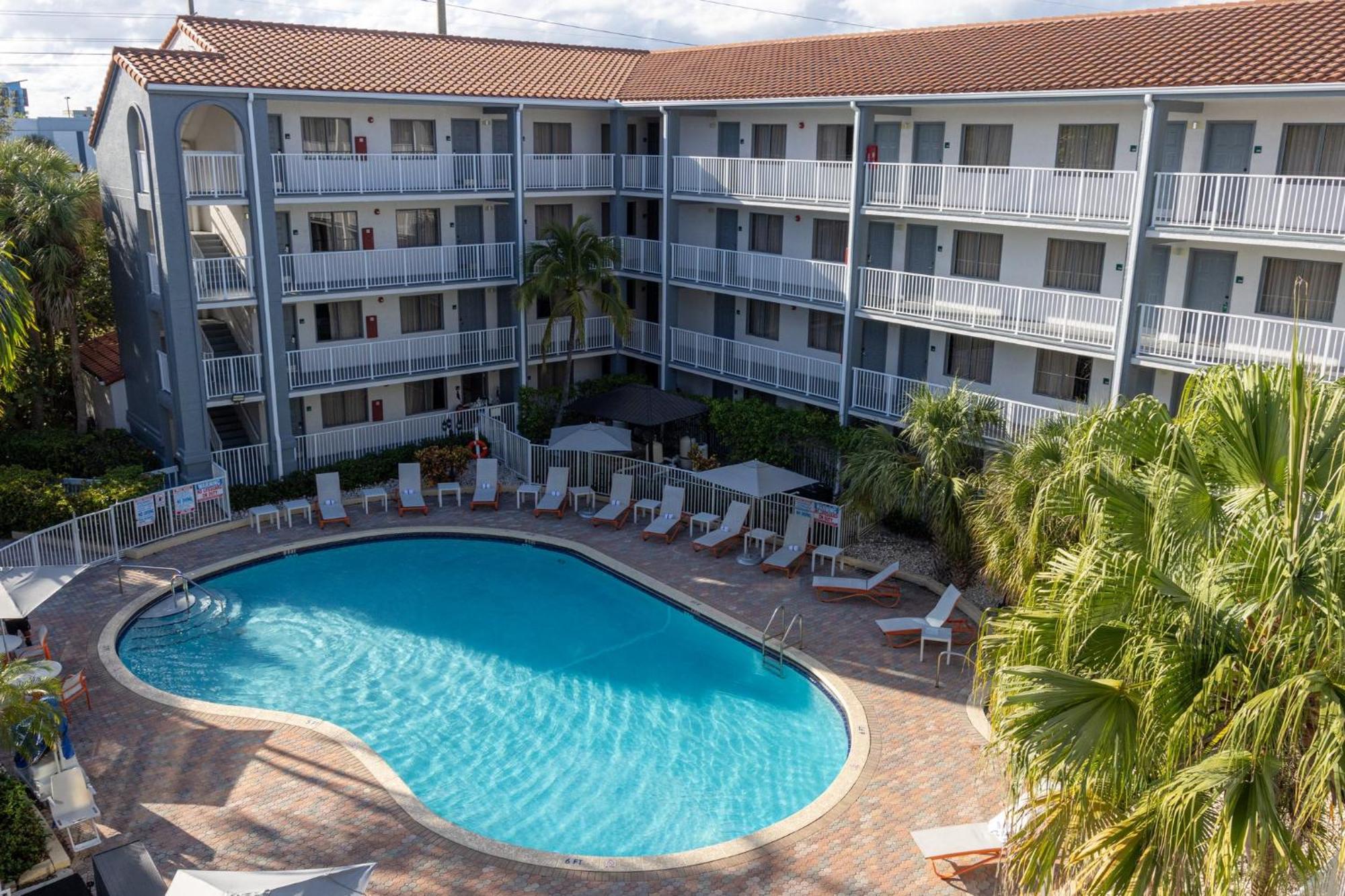 Holiday Inn & Suites Boca Raton - North Экстерьер фото